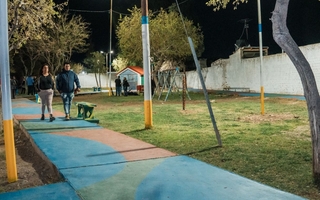Una plaza renovada que une historia, comunidad y futuro en Rawson