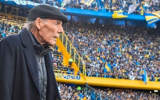 El DT de Boca continua internado por infección urinaria y recibió una visita especial
