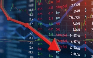 Incertidumbre electoral impulsó el riesgo país a 900 puntos y derrumba las acciones