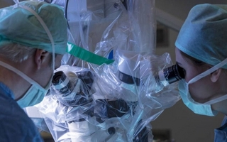 Hito en Córdoba: operan el cerebro de pacientes despiertos