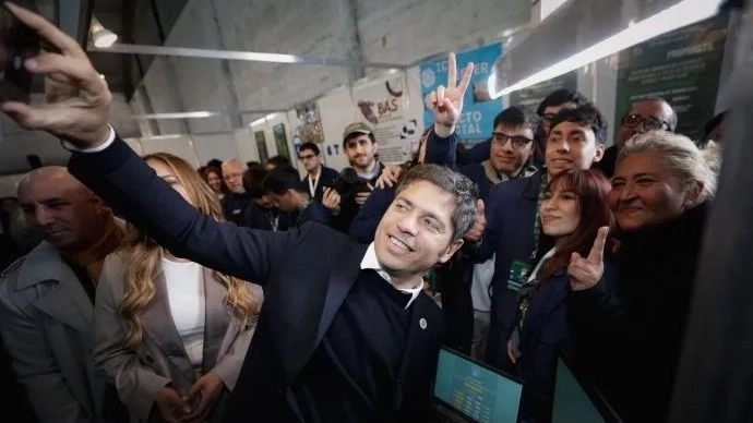 El gobernador Axel Kicillof cerró su campaña con críticas a Milei