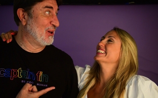 El Flaco Pailos trae a San Juan su show “Pollerudo” junto a Carla Dogliani