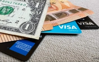 Ahorro en viajes al exterior pagando en dólares y efectivo