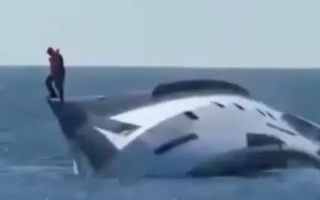 Un yate de lujo se hundió en su viaje inaugural