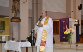 Internaron de urgencia al padre Rómulo Cámpora por una arritmia