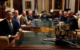 Primera reunión económica post derrota: Milei y Caputo recibieron al presidente del BID