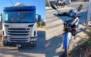 Un joven en moto chocó contra un camión y debió ser hospitalizado