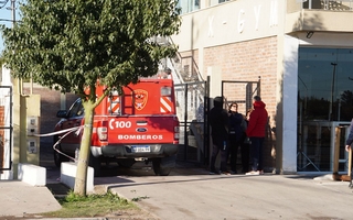 Incendio destruyó seis autos en un taller mecánico de Caucete