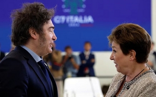 El FMI en silencio estratégico tras el revés electoral de Milei