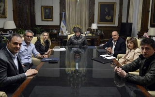 Milei encabezó la primera reunión de la mesa política y llamó a “ordenar el equipo”