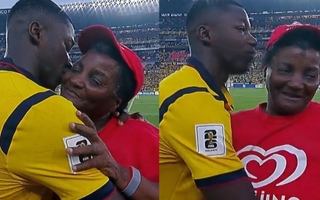 El tierno momento de Moisés Caicedo con su madre