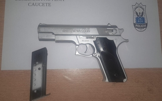 Tres menores usaban una réplica de una pistola para cometer ilícitos: fueron detenidos