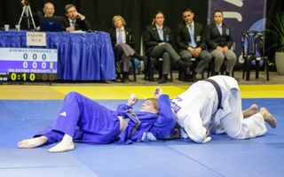 Judoca sanjuanino se quedó con la medalla de bronce y se subió al podio