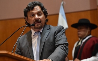Salta propone suspender planes a extranjeros para darlos a jubilados y con discapacidad