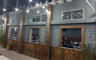 Encontraron un arma y droga tras el allanamiento en un reconocido restobar de Rawson