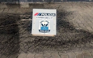 Delincuentes huyeron y abandonaron la tela metálica que habían robado