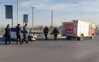 Choque entre dos autos en Jáchal: los conductores fueron trasladados al hospital