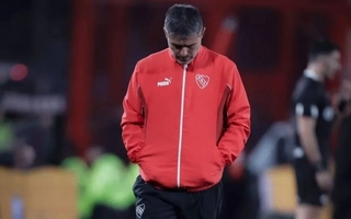 Tras la derrota con Banfield, Julio Vaccari renunció como DT en Independiente