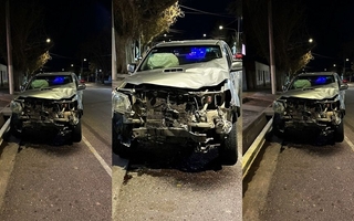 Un joven motociclista resultó herido tras chocar con una camioneta