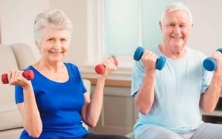 Entrenamiento de fuerza tras los 60, esencial para la salud