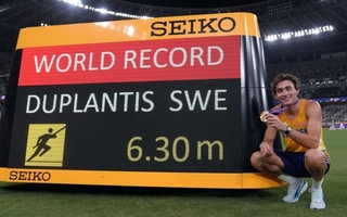 Armand Duplantis bate su 14° récord mundial y salta 6,30 metros
