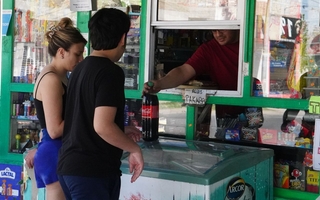 Con ventas en "stand by", los kiosqueros esperan un repunte en primavera 