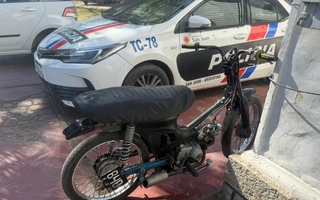 Un intento de robo terminó en persecución, secuestro de una moto y un ladrón fugado