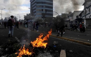 Protestas y cortes de rutas en Ecuador por la suba del combustible