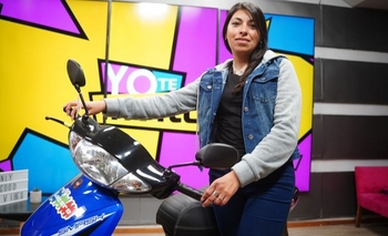 Grupo HUARPE entregó la moto a Eugenia, la ganadora de Ullum