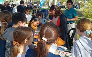 Con éxito se desarrolló la "Plaza de la Lectura" para unir escuelas y bibliotecas populares