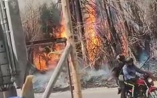 Feroz incendio en Rawson alertó a los vecinos y dejó a un barrio sin luz