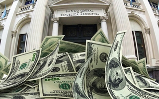 El BCRA vendió dólares por primera vez en cinco meses para contener la suba del dólar
