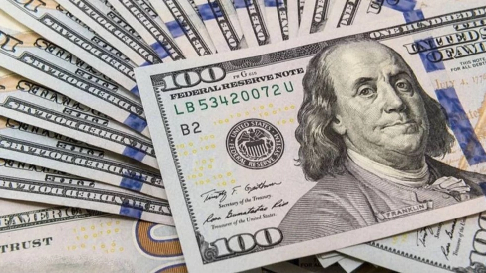 El dólar blue rompió la barrera de los $1.500 y no frena su suba