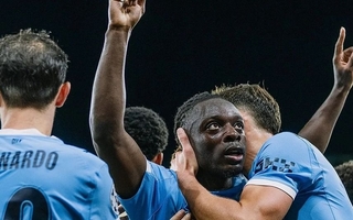 Con un jugador más, Manchester City se impuso por 2-0 a Napoli en Inglaterra