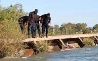 Sigue la búsqueda del hombre que cayó al canal Céspedes