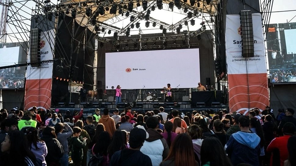 Los sanjuaninos celebran la Primavera en el Parque de Mayo con el FestiJoven 2025