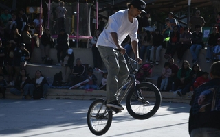 Los bikers brillaron en el FestiJoven: trucos y destreza en el Parque de Mayo