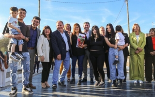 El gobernador Marcelo Orrego entregó 27 viviendas en San Martín 