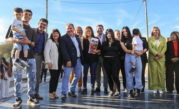 El gobernador Marcelo Orrego entregó 27 viviendas en San Martín 