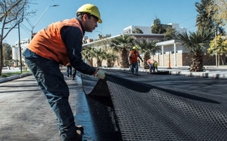 La repavimentación de la Libertador continúa con tecnología de punta