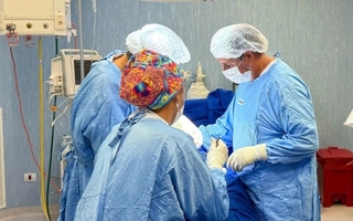 Las cirugías en hospitales periféricos se multiplicaron y afirman que ya no hay listas de espera