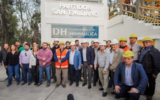 Dique San Emiliano: Orrego encabezó la apertura de las compuertas renovadas tras 70 Años