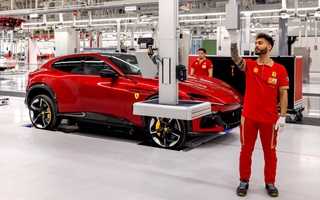 Ferrari prueba su primer eléctrico en Italia