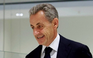 Derecha francesa critica condena a Sarkozy como persecución