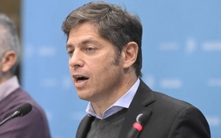 Kicillof negó foto en Apple Store y criticó a Milei