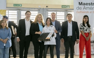 Docentes de Jáchal e Iglesia recibieron notebooks del Gobierno de San Juan
