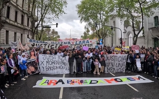 Masiva marcha en todo el país por los femicidios de Brenda, Morena Y Lara