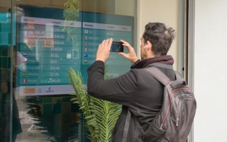 Los plazos fijos en pesos rinden cada vez menos: fuertes bajas en septiembre