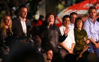 Milei visita dos provincias claves con el fin de apuntalar a sus candidatos