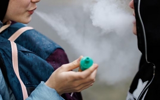 Cada vez son más los jóvenes sanjuaninos que utilizan vapeadores y cigarrillos electrónicos